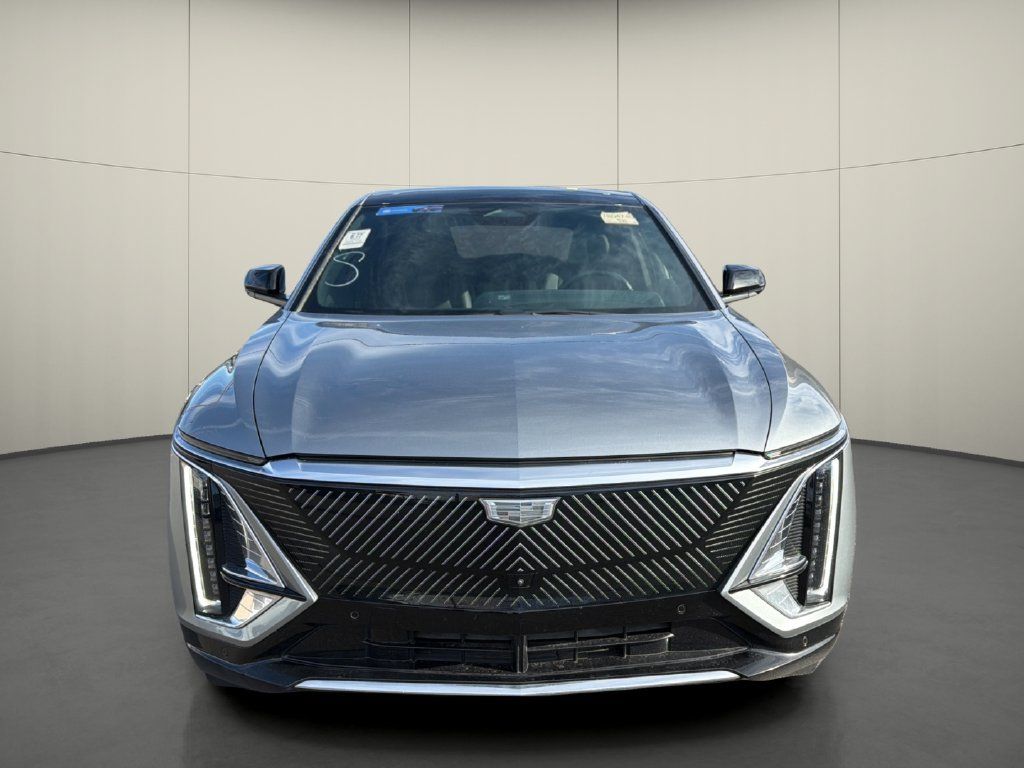 Used 2024 Cadillac Lyriq Luxury RWD image 2