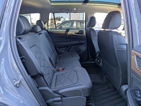 Used 2025 Volkswagen Atlas SE w/ Panoramic Sunroof Package image 35