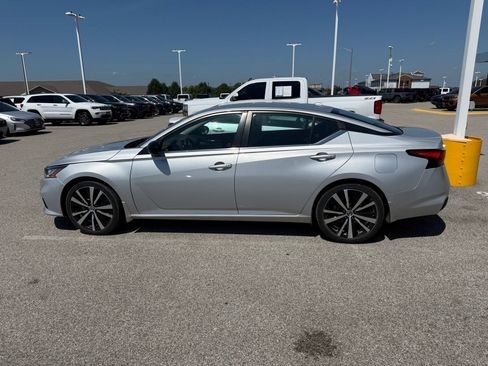 Used 2022 Nissan Altima 2.5 SR FWD image 3