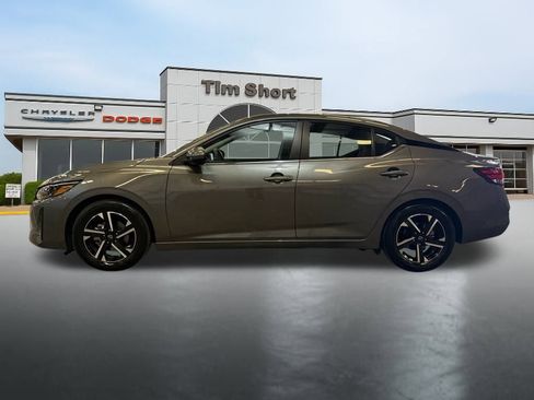 Used 2025 Nissan Sentra SV FWD image 2