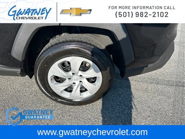 Used 2024 Toyota RAV4 LE AWD/4WD image 10