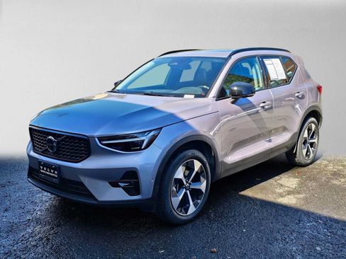 Used 2026 Volvo XC40 B5 Plus AWD/4WD image 7