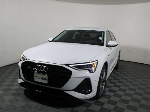 Used 2021 Audi e-tron Premium Plus w/ Premium Plus Package image 4