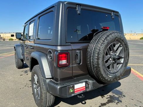 Used 2024 Jeep Wrangler Unlimited Sport AWD/4WD image 4