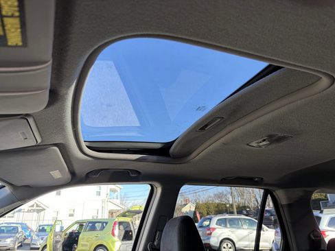 Used 2005 Honda CR-V EX image 10