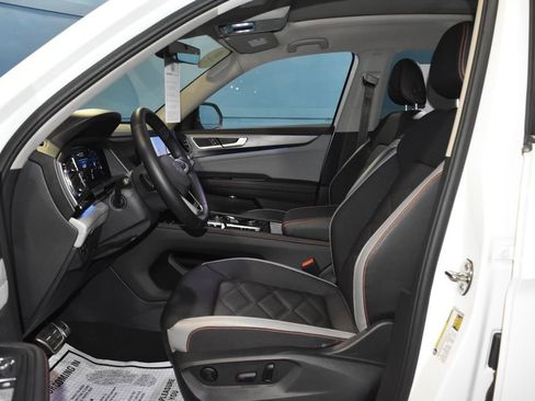 Certified 2025 Volkswagen Atlas Peak Edition SE image 6