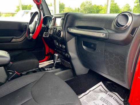 Used 2018 Jeep Wrangler Unlimited Sport S image 16