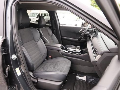Used 2025 Mitsubishi Outlander AWD image 27