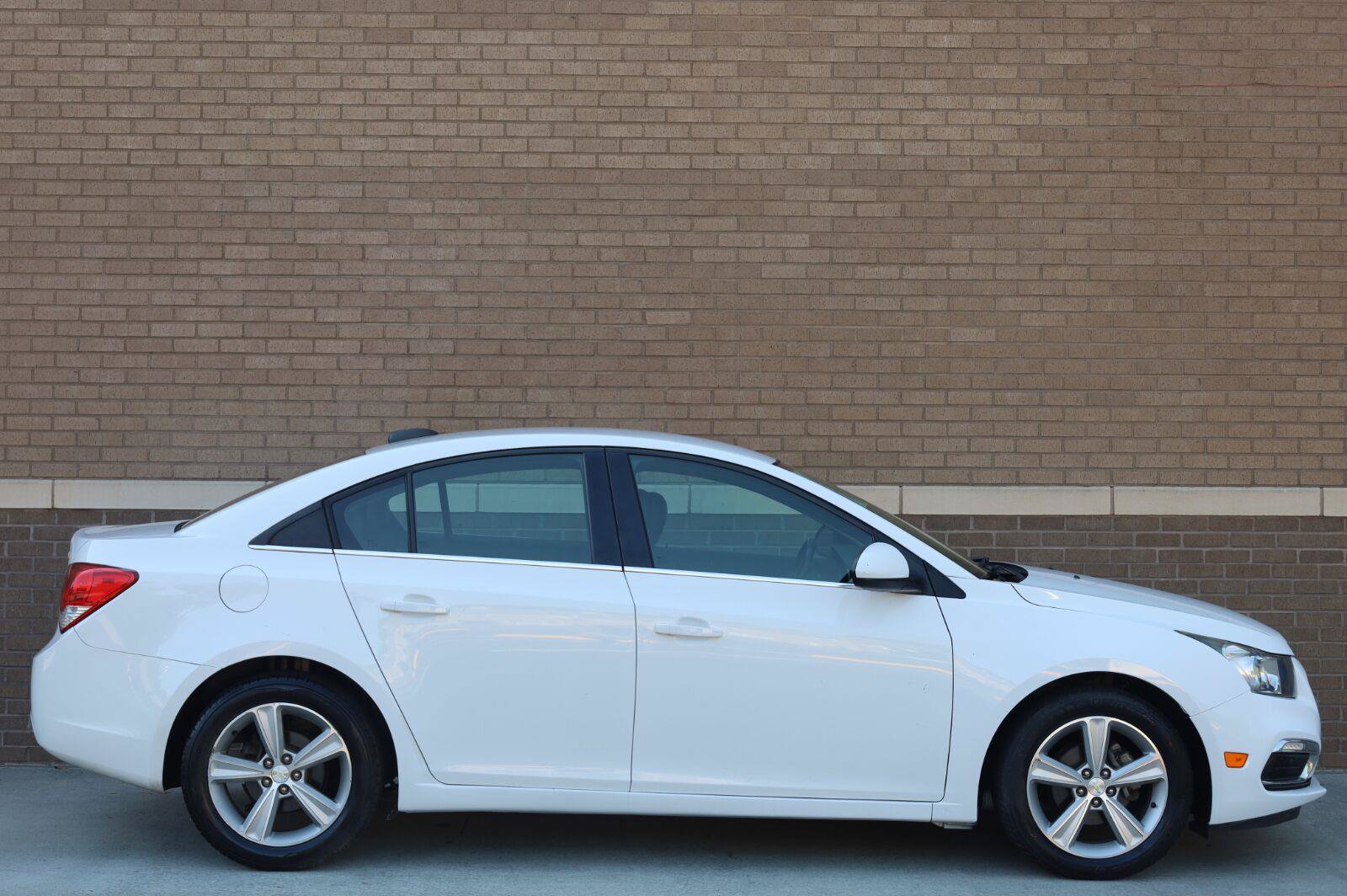 Used 2015 Chevrolet Cruze LT FWD image 3