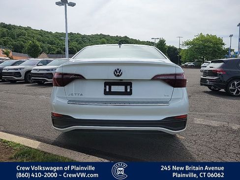 Certified 2023 Volkswagen Jetta SE w/ Panoramic Sunroof Package FWD image 30