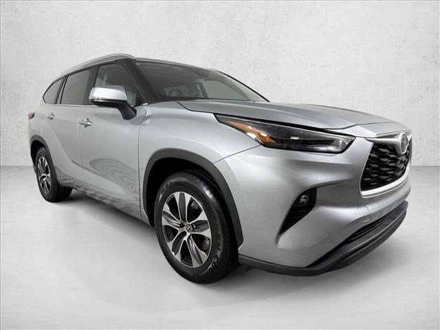 Used 2023 Toyota Highlander XLE FWD image 1
