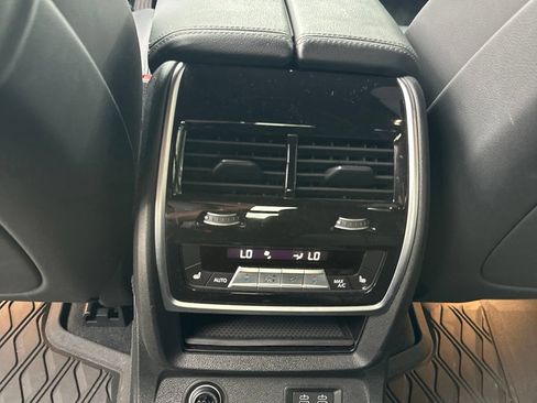 Used 2021 BMW X7 xDrive40i w/ M Sport Package AWD/4WD image 8