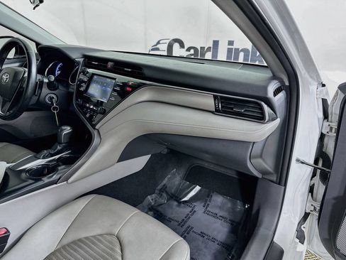 Used 2019 Toyota Camry SE FWD image 29