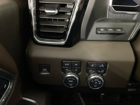 Used 2025 GMC Sierra 2500 Denali w/ Denali Reserve Package AWD/4WD image 28