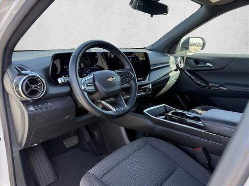 Used 2025 Chevrolet Equinox LT FWD image 10