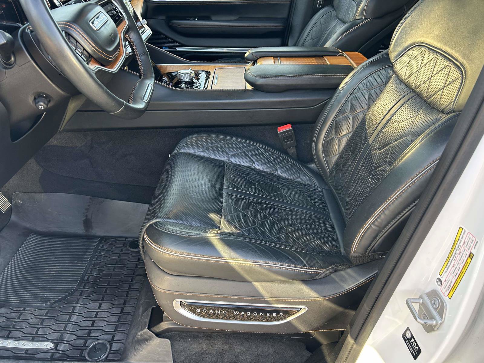 Used 2024 Jeep Grand Wagoneer L Series III AWD/4WD image 17