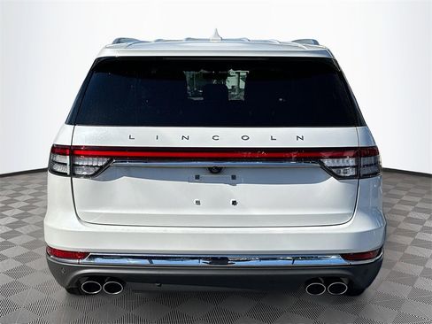 Used 2023 Lincoln Aviator 2WD image 7