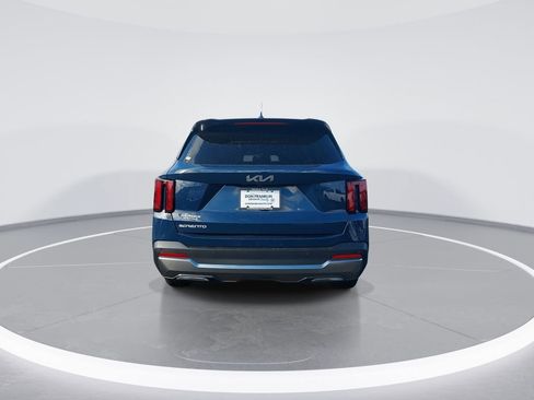 Used 2025 Kia Sorento S w/ Panoramic Sunroof Package image 7