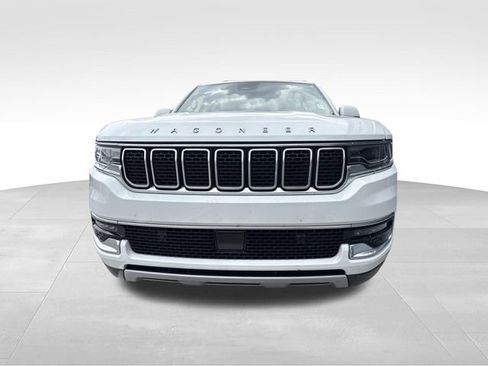 Used 2022 Jeep Wagoneer Series II w/ Premium Group I AWD/4WD image 2