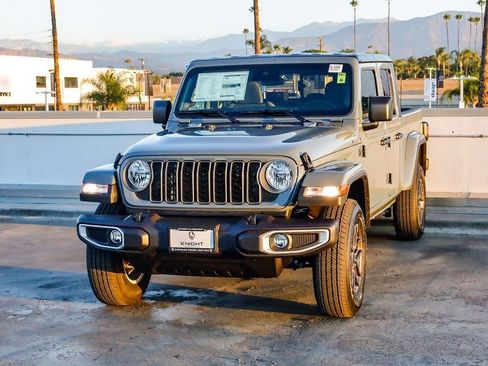New 2025 Jeep Gladiator Sport image 4