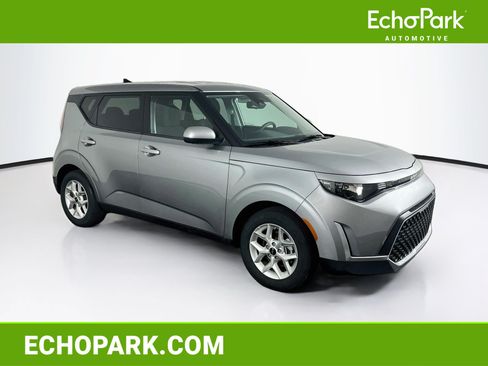 Used 2025 Kia Soul LX w/ LX Technology Package FWD image 1