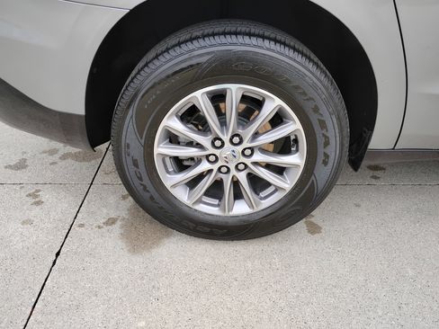 Used 2023 Buick Enclave Essence image 24