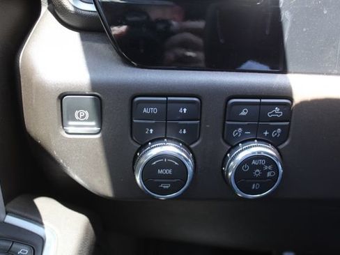 Used 2025 GMC Sierra 1500 SLT AWD/4WD image 27