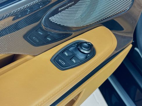 Used 2026 Aston Martin Vanquish Convertible RWD image 16