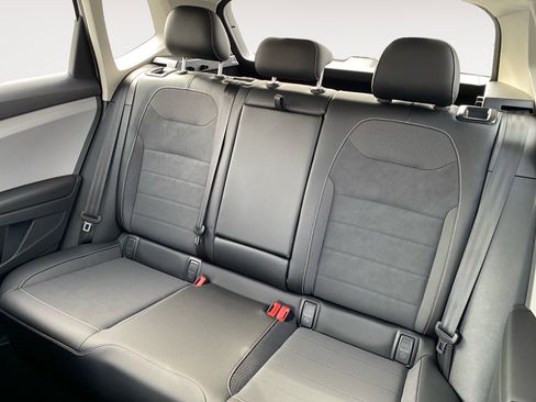 Used 2022 Volkswagen Taos SE image 19