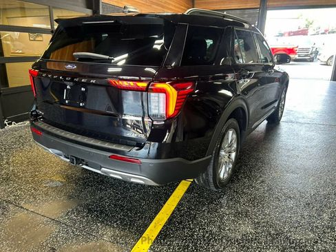 Used 2025 Ford Explorer Active w/ Active Comfort Package AWD/4WD image 3
