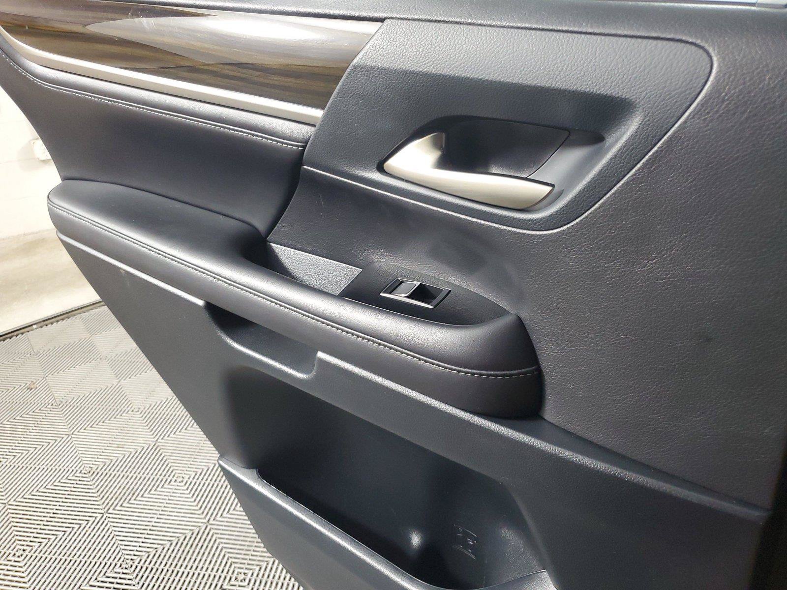 Used 2018 Lexus LX 570 4WD image 18