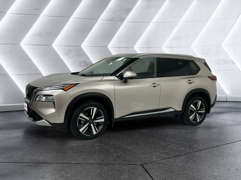 Used 2023 Nissan Rogue Platinum w/ Platinum Premium Package image 3