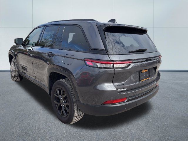 Used 2025 Jeep Grand Cherokee Altitude AWD/4WD image 2