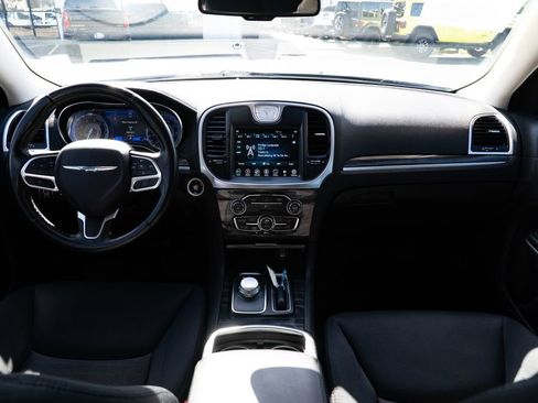 Used 2019 Chrysler 300 Touring image 7