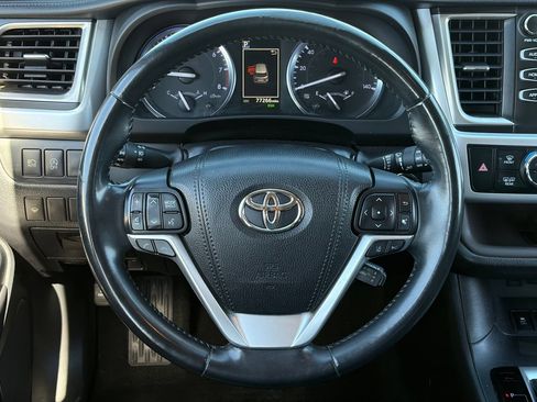 Used 2018 Toyota Highlander XLE AWD/4WD image 19