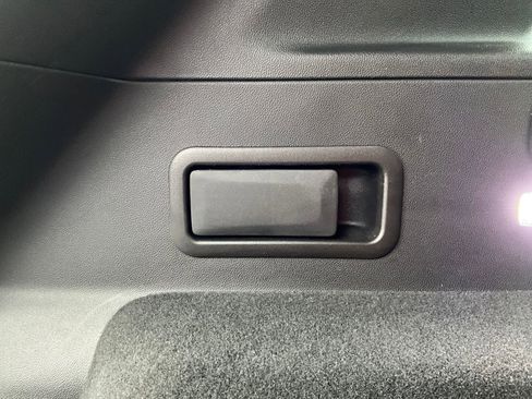 Certified 2022 Cadillac XT5 Premium Luxury w/ LPO, Floor Liner Package image 32