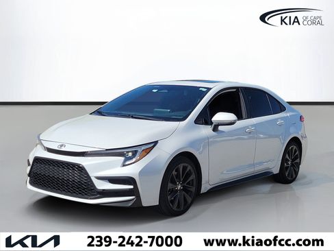 Used 2023 Toyota Corolla SE w/ SE Premium Package FWD image 3