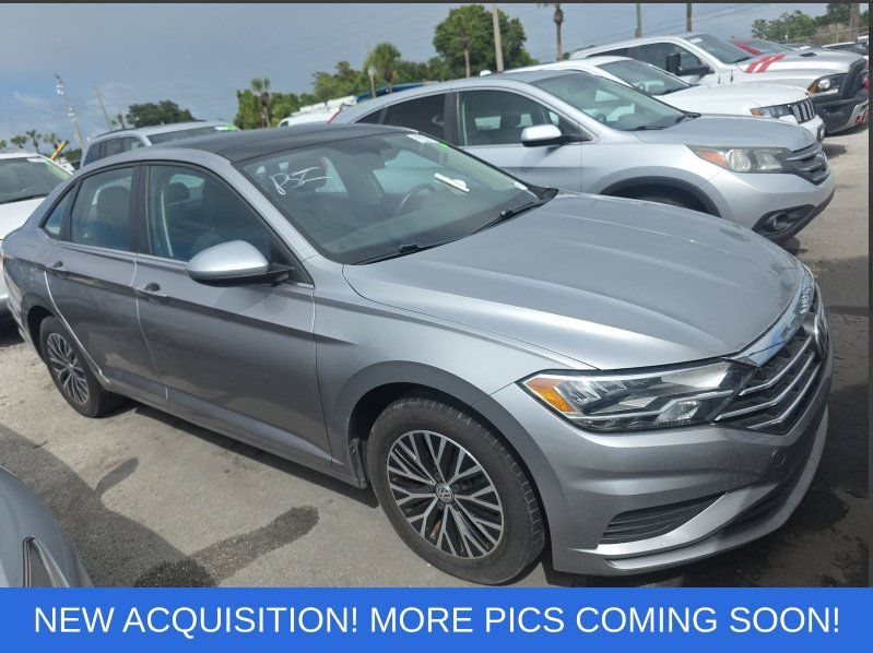 Used 2019 Volkswagen Jetta SE w/ Cold Weather Package FWD image 1