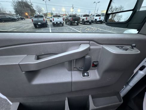 Used 2021 GMC Savana 2500 w/ Driver Convenience Package image 22
