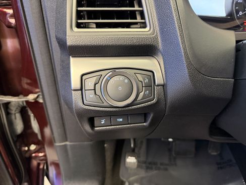 Used 2019 Ford Explorer XLT w/ Equipment Group 202A AWD/4WD image 14