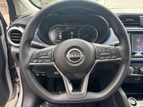 Used 2025 Nissan Versa SV FWD image 27