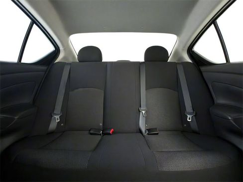 Used 2013 Nissan Versa SV FWD image 9