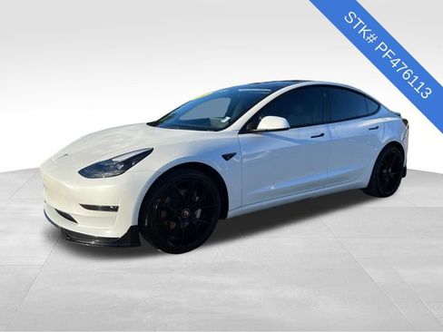 Used 2023 Tesla Model 3 Standard Range image 3