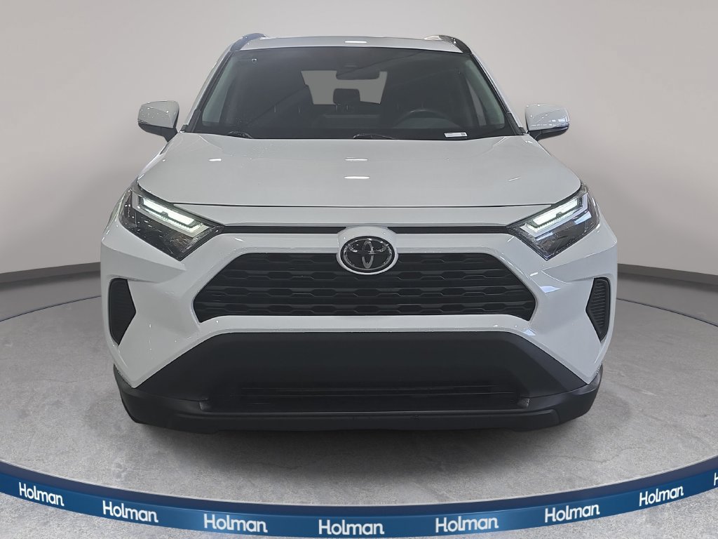 Used 2022 Toyota RAV4 XLE w/ Convenience Package FWD image 3