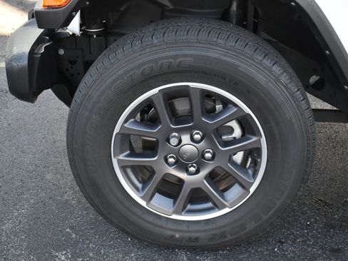 Used 2022 Jeep Gladiator Overland w/ Popular Equipment Package image 11