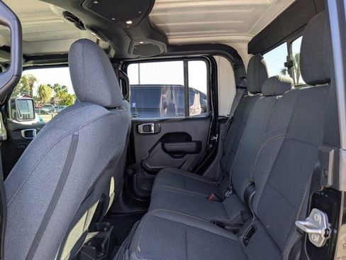 New 2025 Jeep Gladiator Sport image 13
