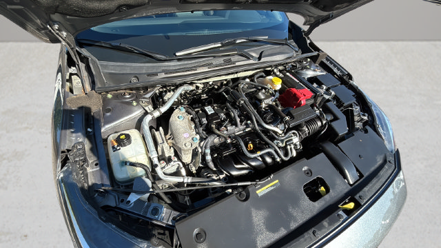 Used 2025 Nissan Sentra SR FWD image 32