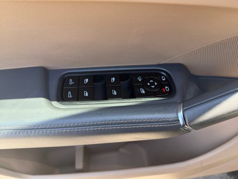Used 2020 Porsche Cayenne AWD/4WD image 17