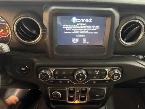 Used 2018 Jeep Wrangler Unlimited Sahara w/ Dual Top Group AWD/4WD image 18