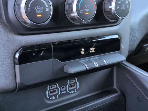 Used 2021 RAM 1500 Big Horn AWD/4WD image 39